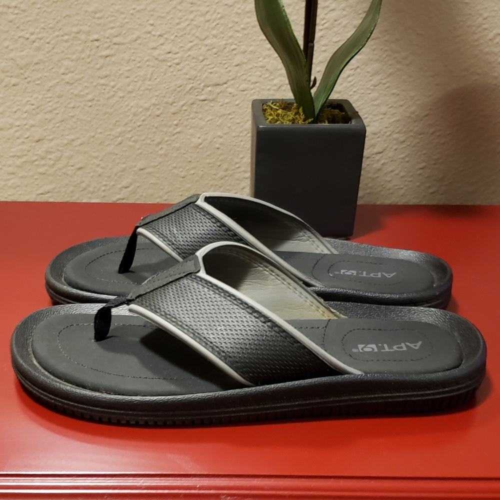 Mens Apt 9 flip flops - Picture 4 of 5